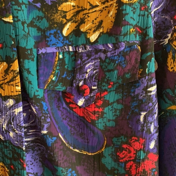 VTG • Floral button down down blouse - Picture 3 of 5